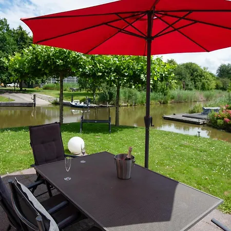 Friesenhaus Greetsieler Grachten Дом отдыха