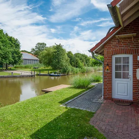 Friesenhaus Greetsieler Grachten 펜션